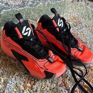 JORDAN KIDS’ GRADE SCHOOL LUKA 2 BASKETBALL SHOES IN SZ 4 Y